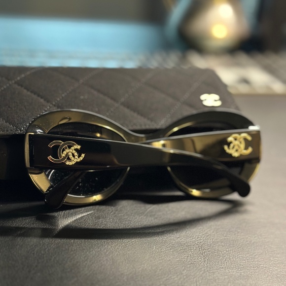 CHANEL SUNGLASSES - Picture 1 of 4